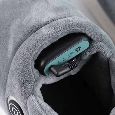 Pemanas kaki elektrik USB abu-abu 110V pengaturan suhu yang dapat disesuaikan memungkinkan kehangatan yang disesuaikan untuk kenyamanan maksimal selama